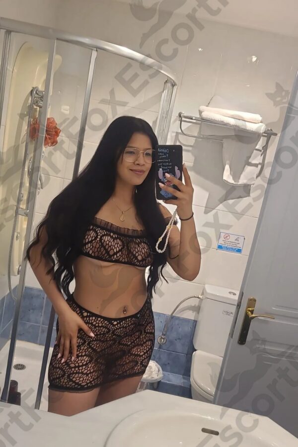 Sexy Latina Massage Escort Nina photo 8